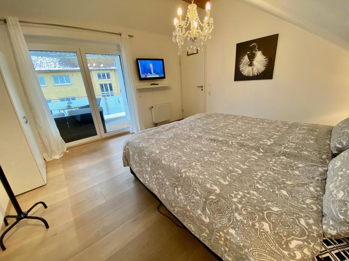 Luxurioeses Studio Im Zentrum, Balkon, Kamin, Klima Apartment ราเวนส์บวร์ก ภายนอก รูปภาพ
